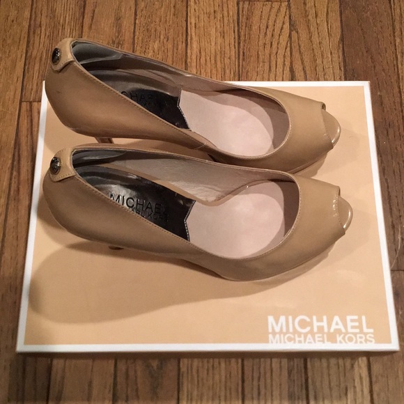 Michael Kors York Platform (Patent/Nude) - 6 1/2 - Picture 6 of 8